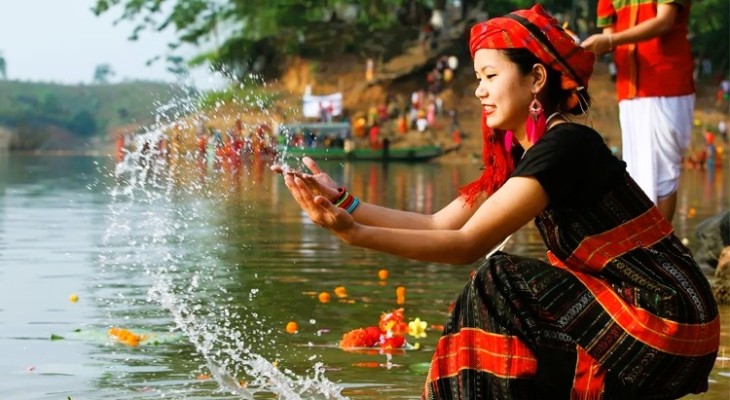 বৈসাবিতে রঙিন পাহাড়,শুরু হলো তিন দিনের উৎসব